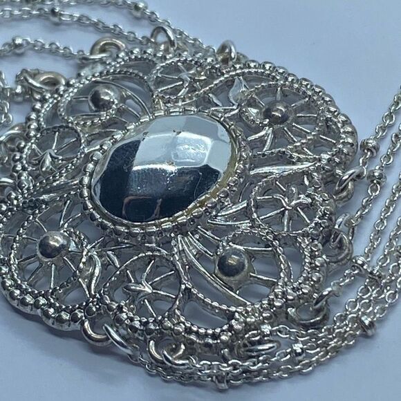 Gorgeous Avon NRT Silver Tone Multi Strand 7-8” Bracelet - Picture 3 of 7